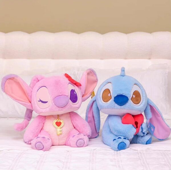 Stitch y Angela