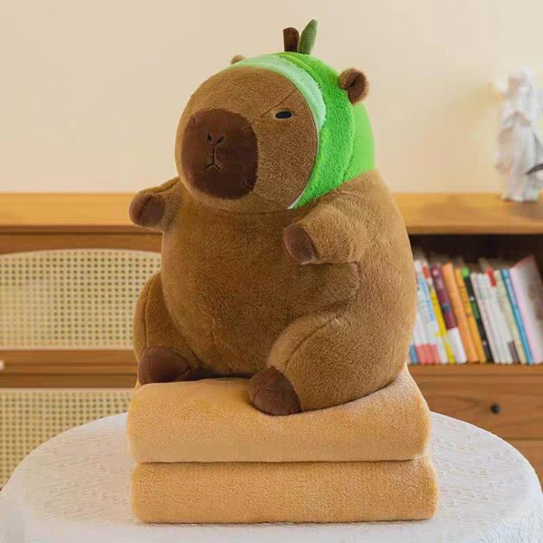 Peluche de Capibara con Gorro