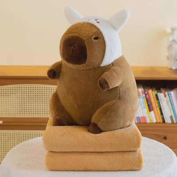 Peluche de Capibara con Gorro - Imagen 3
