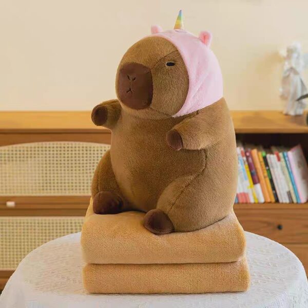 Peluche de Capibara con Gorro - Imagen 4