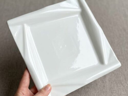 PLATO CUADRADO CON RELIEVE