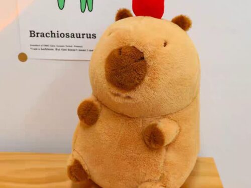 PELUCHE DE CAPIBARA CON MANZANA